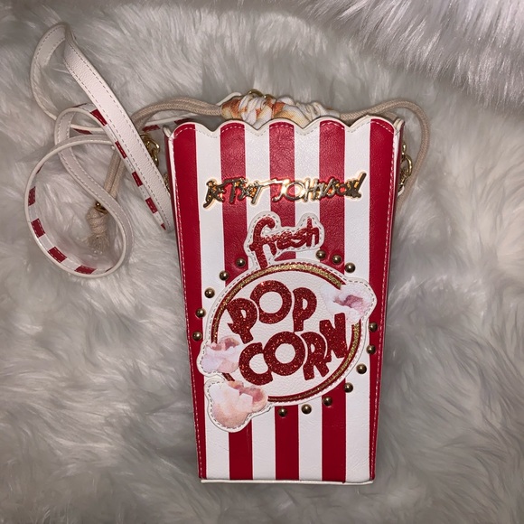 BETSEY JOHNSON POPCORN! 🍿